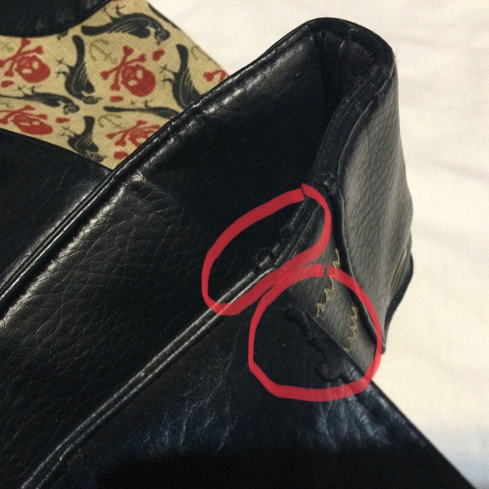 LOUNGEFLY Tote : black ravens & red heart pattern : Navy faux leather - Picture 8 of 10
